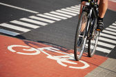 kolo silniční znamení a bike rider