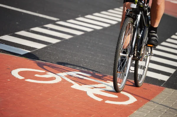 Bicycle road sign and bike rider — Stock Photo, Image