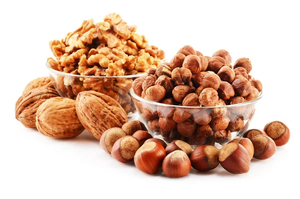 Samenstelling met noten geïsoleerd op wit — Stockfoto