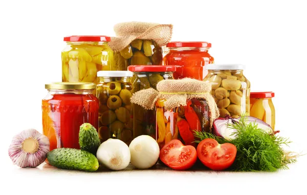 Composición con frascos de verduras en escabeche. Alimentos marinados — Foto de Stock