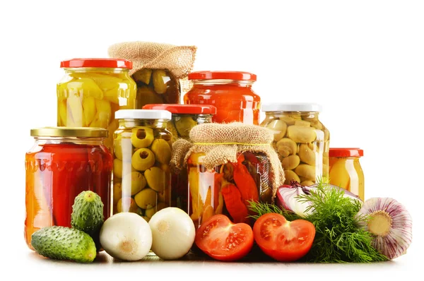 Composición con frascos de verduras en escabeche. Alimentos marinados — Foto de Stock