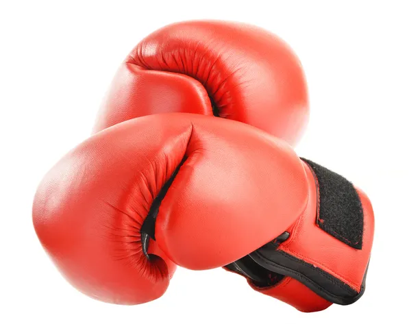 Par de guantes de boxeo de cuero rojo aislados en blanco — Foto de Stock