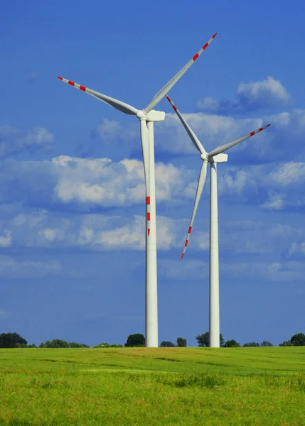 Granja de aerogeneradores. Molino de viento —  Fotos de Stock