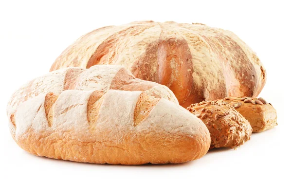 Kompozycja z loafs chleba na białym tle — Zdjęcie stockowe