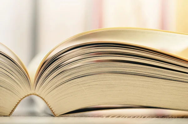 Composición con libros sobre la mesa — Foto de Stock