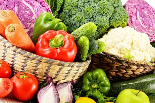 Composición con variedad de verduras frescas ecológicas —  Fotos de Stock