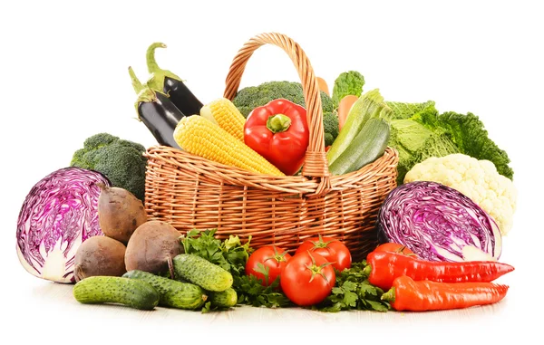 Samenstelling met verscheidenheid van verse rauwe biologische groenten — Stockfoto