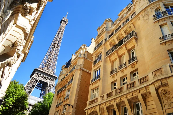 The Eiffel Tower in Paris, France — Stock Photo, Image