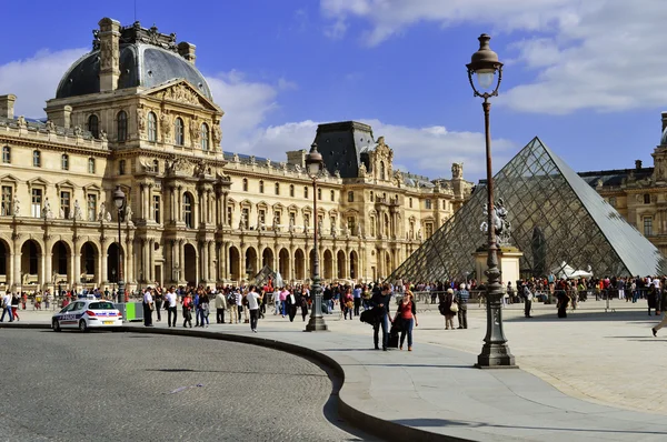 Louvre Museum in Paris, France — Stock Photo, Image