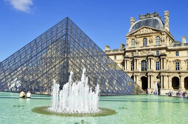 Louvre Museum in Paris, France — Stock Photo, Image