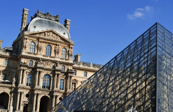 Louvre Museum in Paris, France — Stock Photo, Image