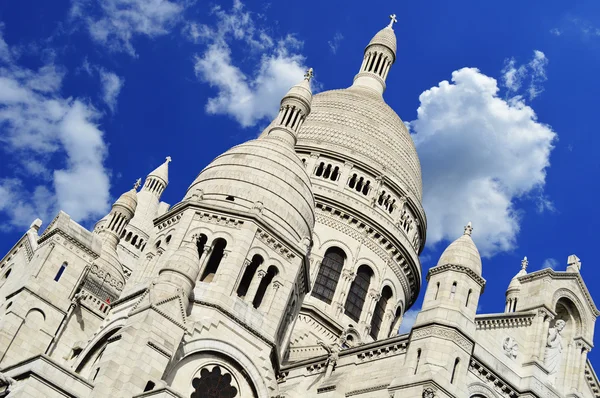パリのバシリカ サクレ クール (神聖な中心) のモンマルトル — ストック写真