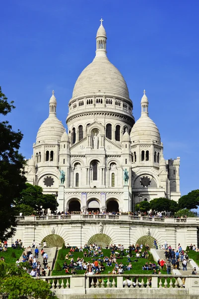 パリのバシリカ サクレ クール (神聖な中心) のモンマルトル — ストック写真