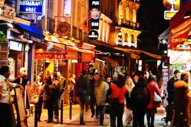 Geceleri paris Latin quarter
