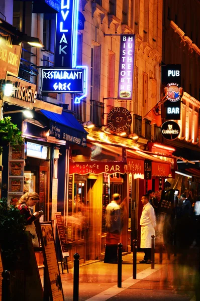 Paris ist berühmt für sein Nachtleben und verfügt über 40 000 Restaurants — Stockfoto