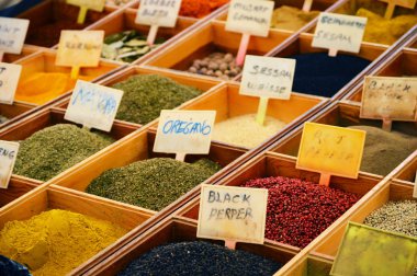çeşitli baharatlar mağaza