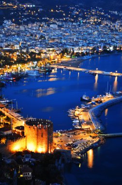 Alanya limanının Alanya yarımadası manzarası. Türk Rivierası