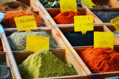 çeşitli baharatlar mağaza