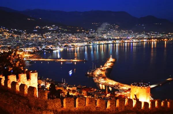 Blick auf den Hafen von Alanya von der Halbinsel Alanya aus. Türkische Riviera — Stockfoto