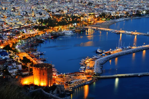 Blick auf den Hafen von Alanya von der Halbinsel Alanya aus. Türkische Riviera — Stockfoto