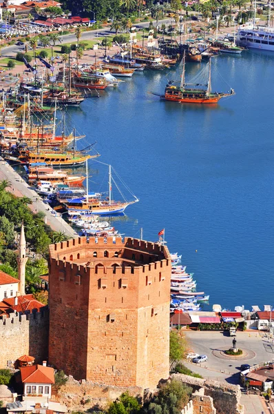 Pohled na přístav Alanya z poloostrova Alanya. Turecká riviéra — Stock fotografie