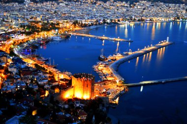 Alanya limanının Alanya yarımadası manzarası. Türk Rivierası