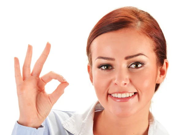 Giovane donna mostrando ok gesto isolato su bianco — Foto Stock