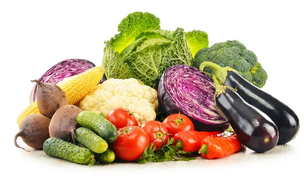 Samenstelling met verscheidenheid van verse rauwe biologische groenten — Stockfoto