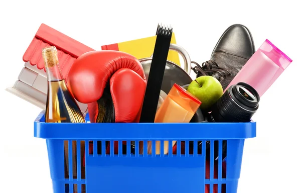 Человек с продуктами. Семья с продуктами. Consumer product goods. Тележка с продуктами. Магазин фон.