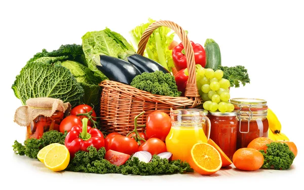 Wicker basket with assorted organic vegetables and fruits isola — Stock Photo, Image