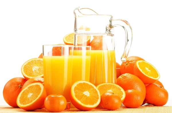 Bardak portakal suyu ve meyve ile kompozisyon — Stok fotoğraf
