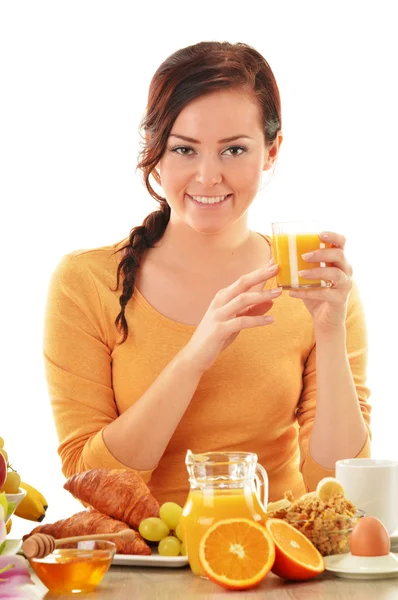 Junge Frau beim Frühstück. Ausgewogene Ernährung — Stockfoto