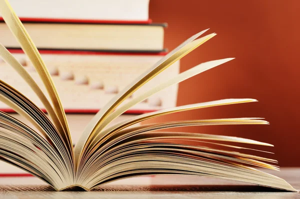 Composition with glasses and books on the table — Stock Photo, Image