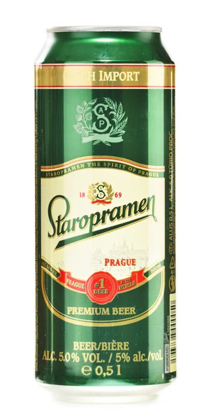 Lattina di birra Staropramen isolato su bianco — Foto Stock