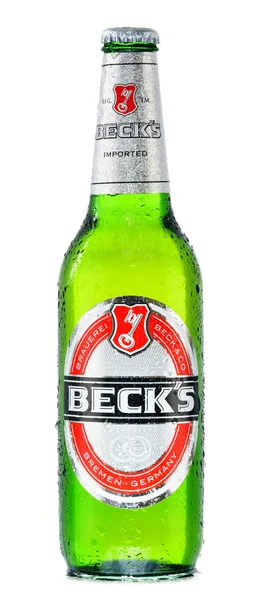 Bottiglia di birra di Beck isolata su bianco — Foto Stock