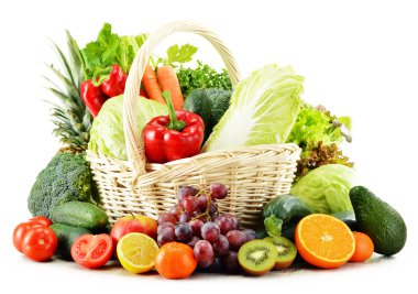 hasır sepet beyaz izole bakkaliye ve