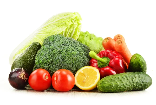 Verduras ecológicas aisladas en blanco —  Fotos de Stock