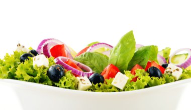 beyaz izole kase sebze salatası