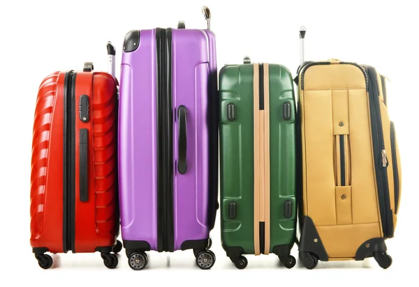 Fyra resväskor isolerad på vit bakgrund — Stockfoto