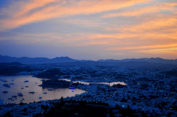 Geceleri Bodrum limanının manzarası. Türk Rivierası — Stok fotoğraf