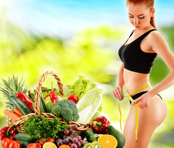 Dieting. Balanced diet based on raw organic vegetables — Stock Photo, Image