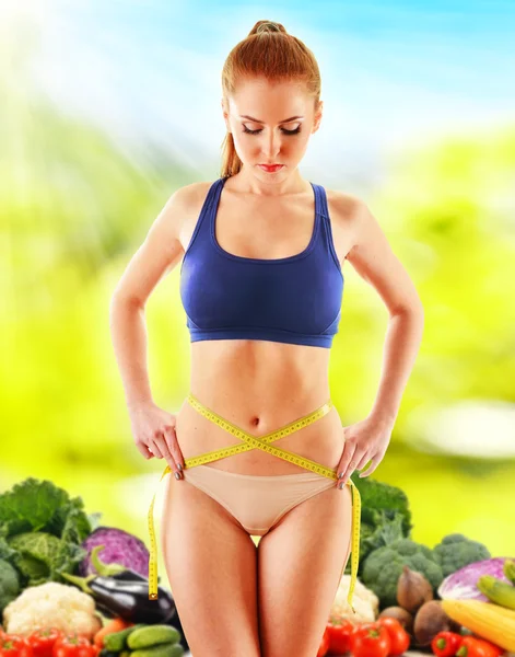 Dieting. Balanced diet based on raw organic vegetables — Stock Photo, Image