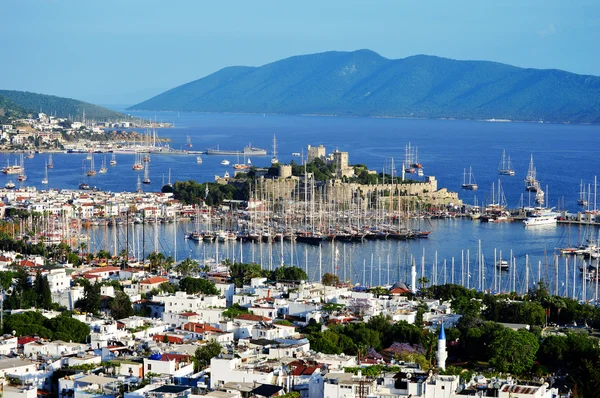 Vista del puerto de Bodrum durante el caluroso día de verano. Riviera turca —  Fotos de Stock