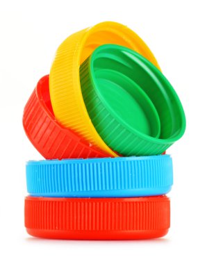 plastik şişe kapakları üzerinde beyaz izole
