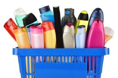 Plastik alışveriş sepeti ile vücut bakım ve güzellik ürünleri