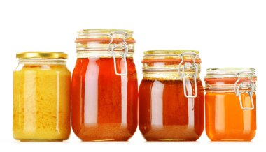 kavanoz bal üzerine beyaz izole ile kompozisyon