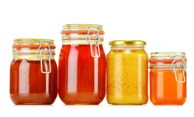 kavanoz bal üzerine beyaz izole ile kompozisyon