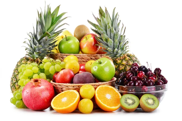 Kompozycja z różnych świeżych owoców. zbilansowana dieta — Zdjęcie stockowe