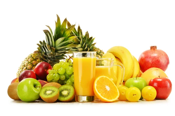Σύνθεση με ποικιλία από φρέσκα φρούτα. ισορροπημένη διατροφή — Φωτογραφία Αρχείου