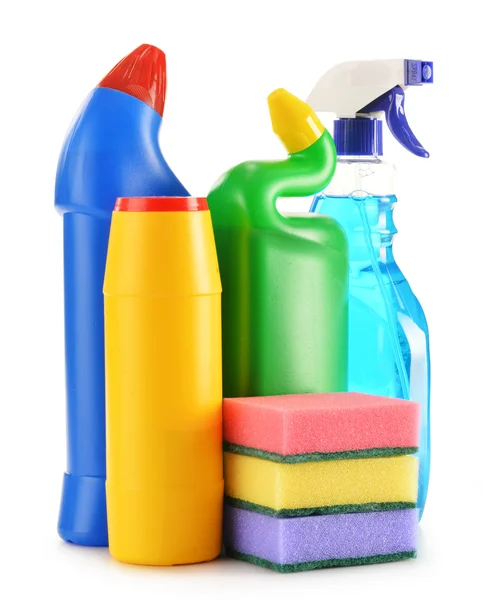Garrafas de detergente isoladas em branco. Produtos químicos de limpeza — Fotografia de Stock